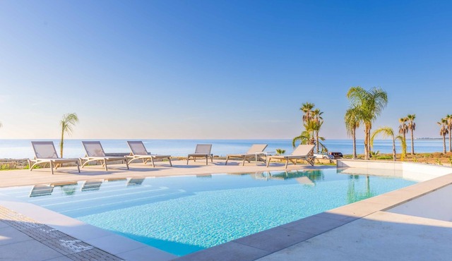 Larnaca Blue 1 - Four Bedroom Villa, Sleeps 8 in Softades