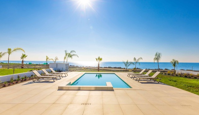 Larnaca Blue 4 - Three Bedroom Villa, Sleeps 6 in Softades