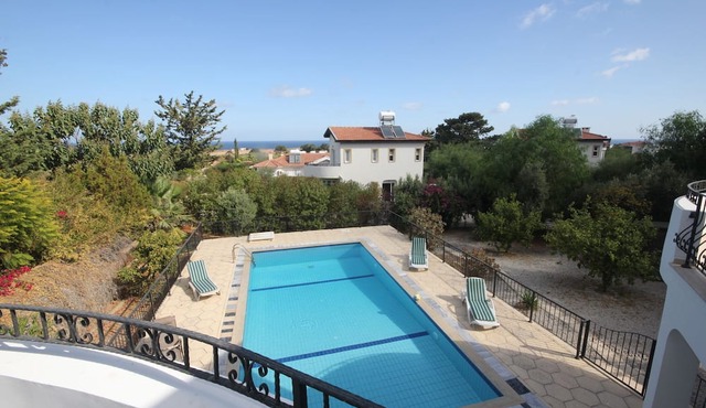 Blue Door villa with large 10 x 6 pool in Karsiyaka