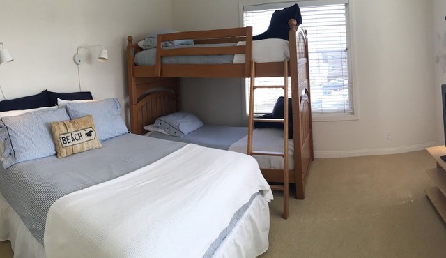 2 Bedroom Townhome 2 Mins. to the Beach in San Diego