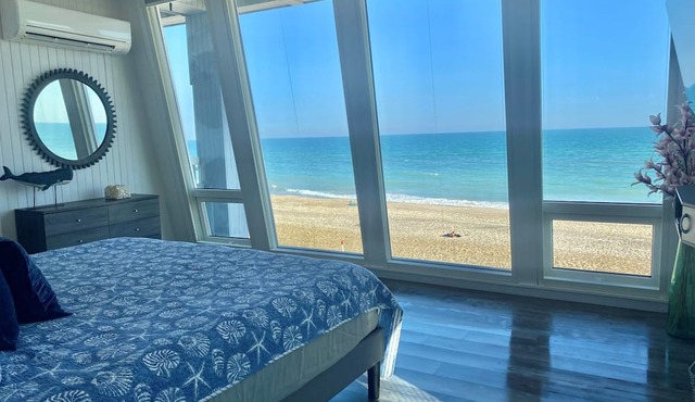 OCEANFRONT Luxury 5 Bedroom house, Heated Pool, Jacuzzi. Sleeps 12 in Ocean Beach