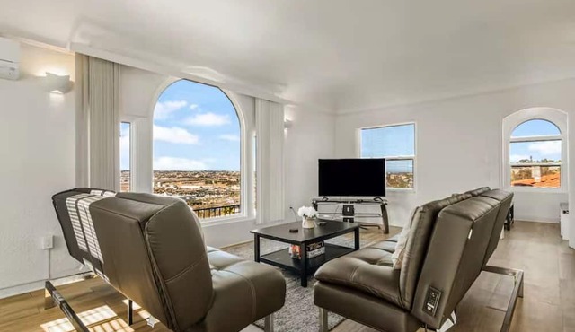 Breathtaking View 2BD/1BTH Unit in Central SD in San Diego