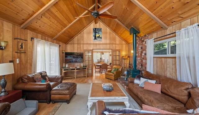 The Ridge | Hot Tub Game Room Pet Friendly in Idyllwild