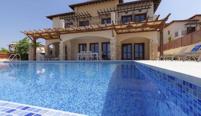 Villa Ziki - Four Bedroom Resort, Sleeps 8 in Kouklia