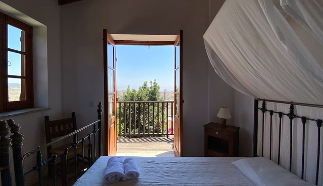 Eveleos Country House