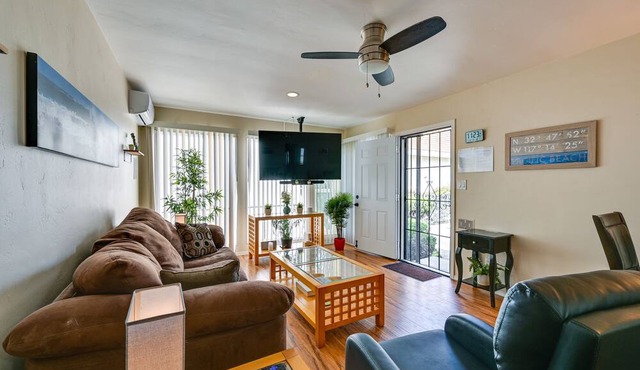 Pacific Beach Apartment: Walk to Beach & Pier! in San Diego