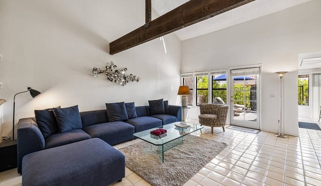 Mid Century Getaway! Near El Paseo Shops and Restaurants! Pool, Spa, Tennis, PickeBall! in Palm Desert