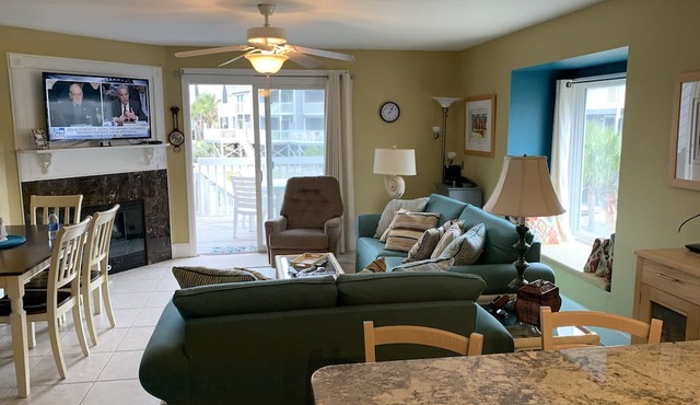 FUNSEEKER- 5 STAR PROPERTY! 49 SEC TO BCH. GULF VIEW & PETS OK in Port St. Joe