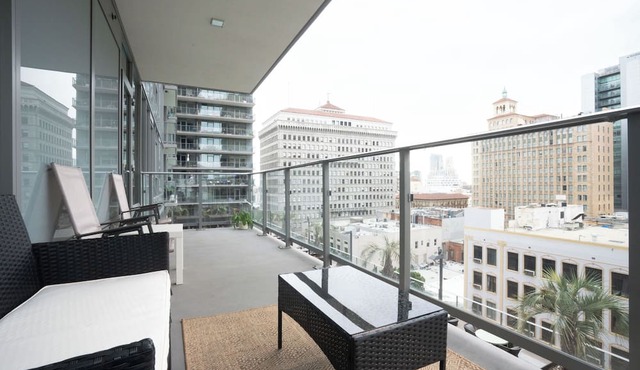 A Downtown Escape green and light-full 2BR/2BA + Balcony in San Diego