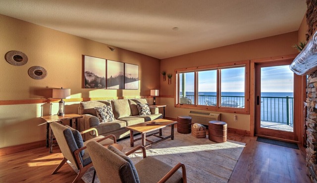 NEW: Two Harbors Superior Lakefront 1BR Corner | Pool | Hot Tub & Sauna | EV in Two Harbors