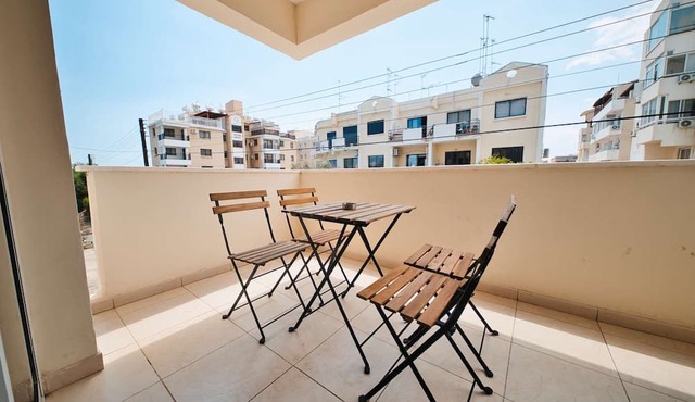 Sunny 2BR Getaway Steps from the Beach + Wi-Fi - Sunny 2BR Getaway Steps from the Beach + Wi-Fi