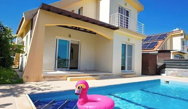 Villa Peri Luxury Pool Villa in Karşıyaka in Vasileia
