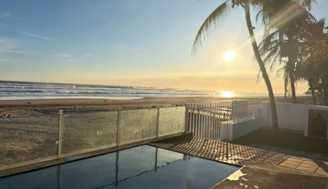 Spacious 5-bedroom Front beach house in Pochomil in Pochomil