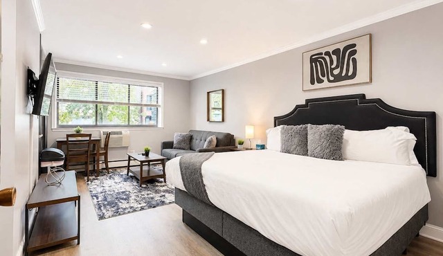 Cozy Chicago Studio Near Wrigley Field in Chicago