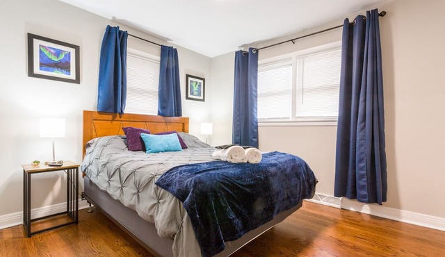 The Comfy King Ranch - Enjoyable 3-bedroom house with AC in charming Worth! in Worth