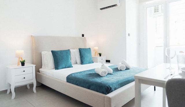Modern Central Studio Walk to Beach & Dining in Lemesos