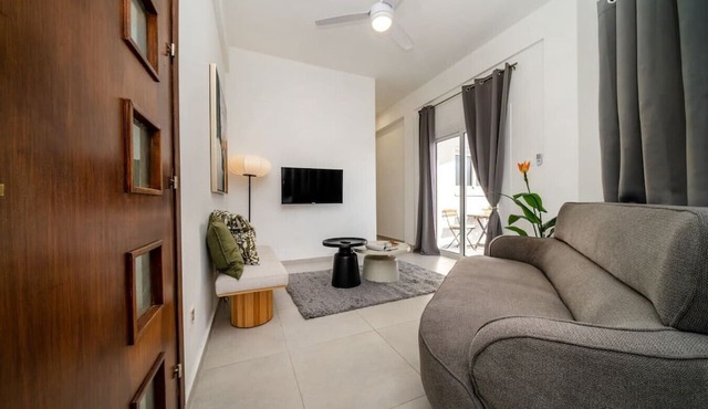 Central 2 bedroom flat