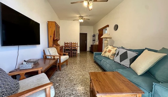 2 bedroom flat by the sea