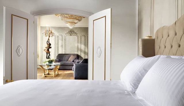 SWAN Dolce Vita, Luxurious Venetian Getaway with Exclusive Amenities in Venezia