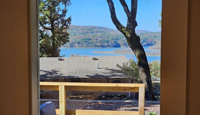 The Pettit Bay Hideaway - Lakeview, Pool, Wifi, Large Deck, Firepit, and More! in Park Hill