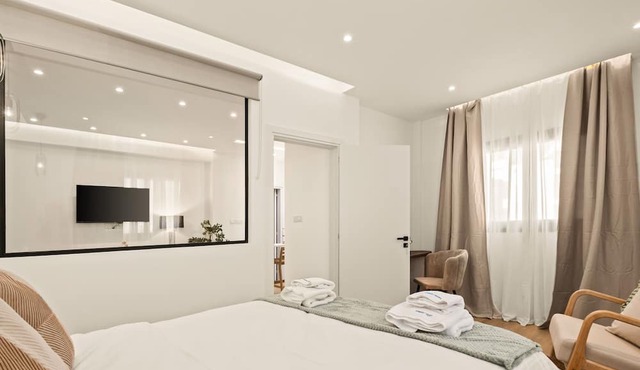 Lazuli Hermes Apartments