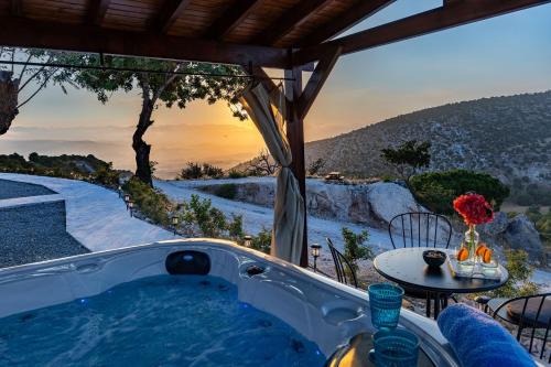 Seaview Wooden Cabin with Jacuzzi in Peristerona