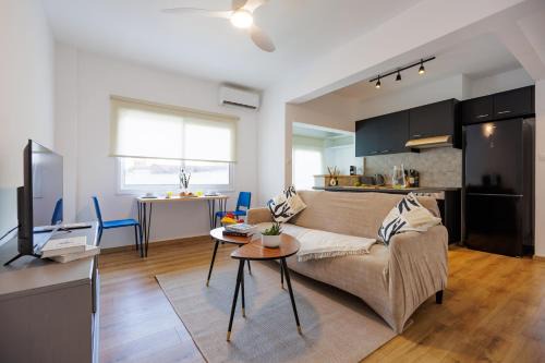Bright Central Limassol Apartment near the Beach by The Front Desk in Limassol