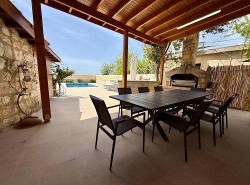 Authentic 5 Bedroom Stone Villa with Pool in Kathikas