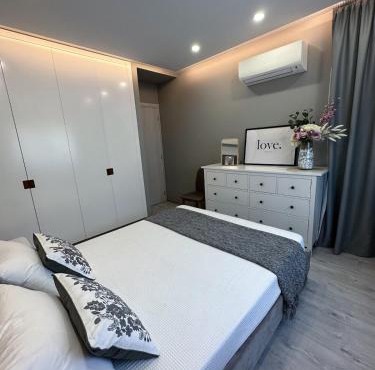 Seaside 2-BDR apartment with a pool in Limassol