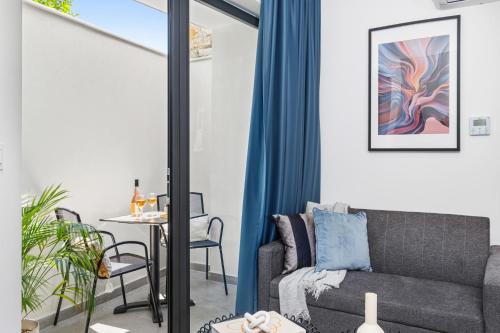 Roma Signature Suites by Nomads - Limassol Center Studios Walking Distance to Shops&Beach in Limassol