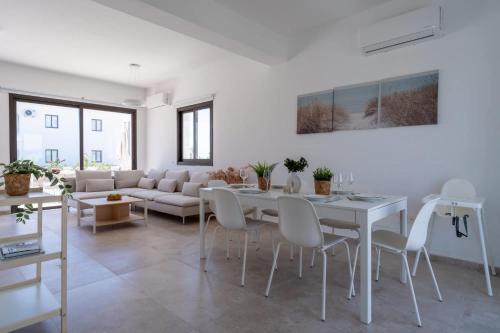 Private Pool 3BR Villa Near Beach Larnaca in Sophtadhes