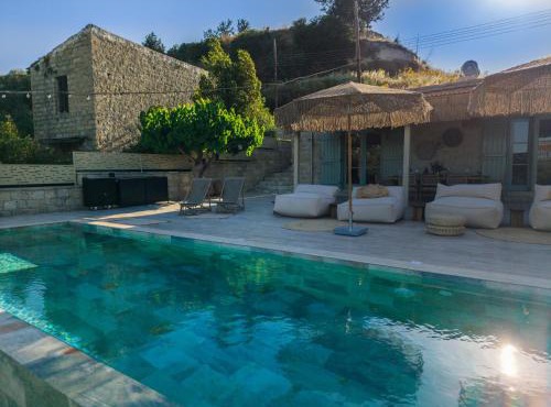 THE COTTAGE - Modern Tradition - Luxury 2-Bedroom Boho Retreat with Private Infinity Pool in Dhora