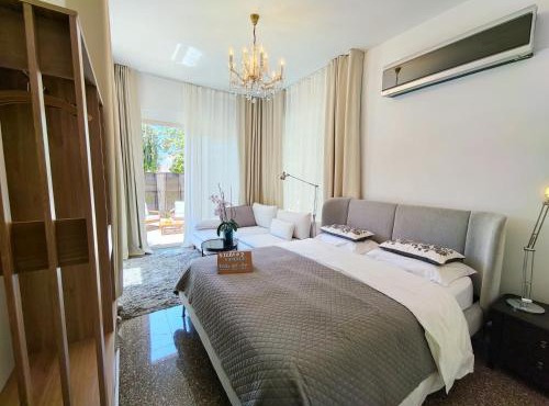 Villa Del Mar with Heated Pool & Spa in Mazotos