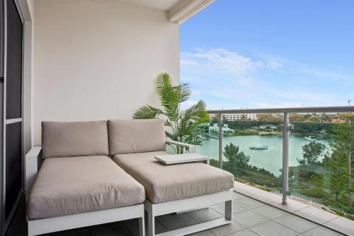 Coastal Studio with City & Ocean Views, Walk to Beach in Mandurah