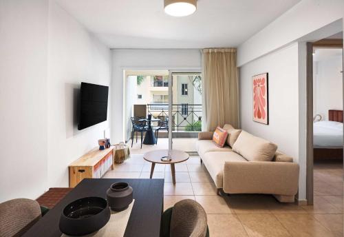 Modern 2BR Apt with Pool & Balcony in Kiti in Kiti