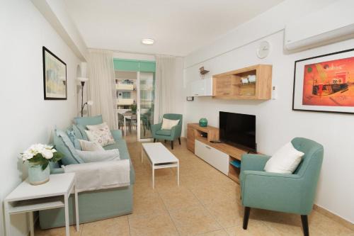Olivia Mackenzie 2 BDR, Pool, 3m walk to the sea in Larnaca
