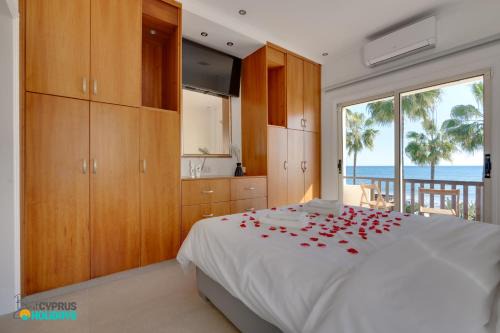 Beachfront Villa Carpe Diem in Dhromolaxia