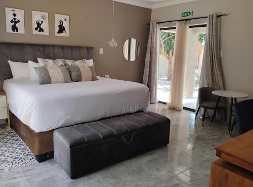 Petalite villa in Maun