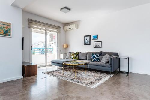 Cosy Bright 2BR Balcony Suite in Central Nicosia in Strovolos