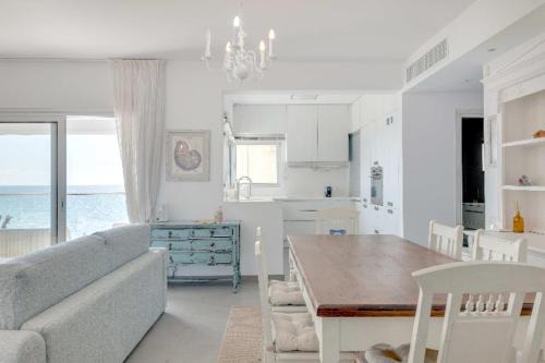Luxury Beach Front Flat Kyma 3 in Limassol