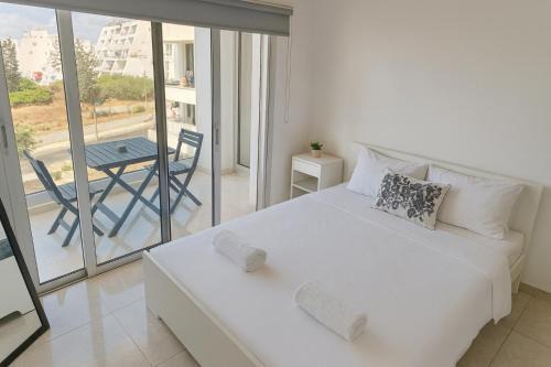 White Sea View Apartment in Limassol