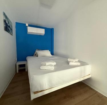 BLUE Cabin-Larnaca Centrum in Larnaca