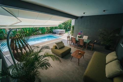 TG NEW Luxury Private Resort & SPA Villas - Heated Salty Swimming Pool, Outdoor Jacuzzi, Sauna, Exotic Garden in Limassol