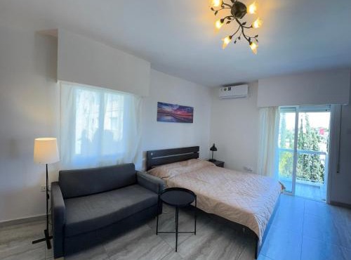 Уютные Апартаменты с Балконом in Limassol