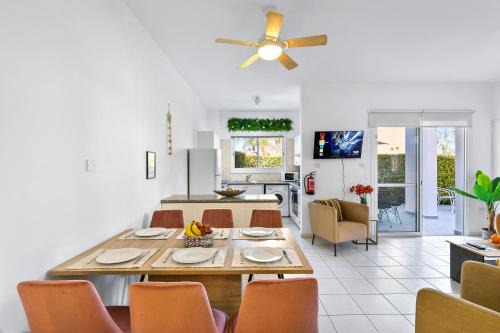 Iris Bloom Holiday Apartment