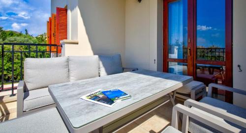 Beautiful Sea and Sunset Views from Apartment CE13, Theseus Village, Aphrodite Hills in Kouklia