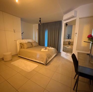 FLH - Feel Like Home Modern 1-Bedroom Ground floor Apartment in Strovolos in Kato Lakatamia