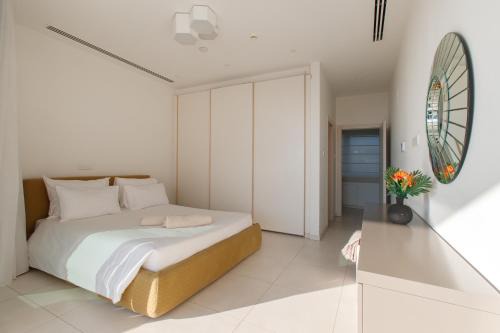 Vivo Mare Beachfront Villas - Emerald in Ayia Napa