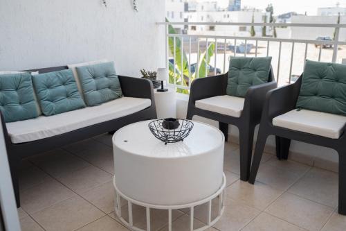 Delightful 1st Floor Xanthippis Apartment in Strovolos