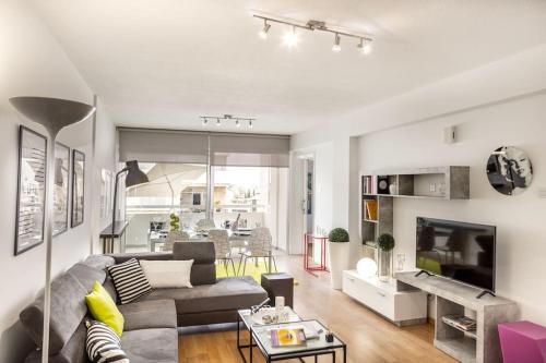Luxurious Bright & Stylish 2BR with Office in Nicosia in Nicosia